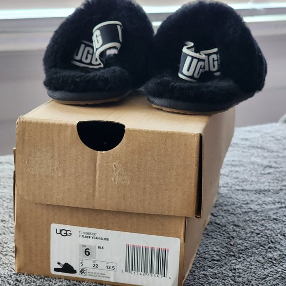 Ugg Fluffy Slides for toddler Size 6 - Picture 7 of 7